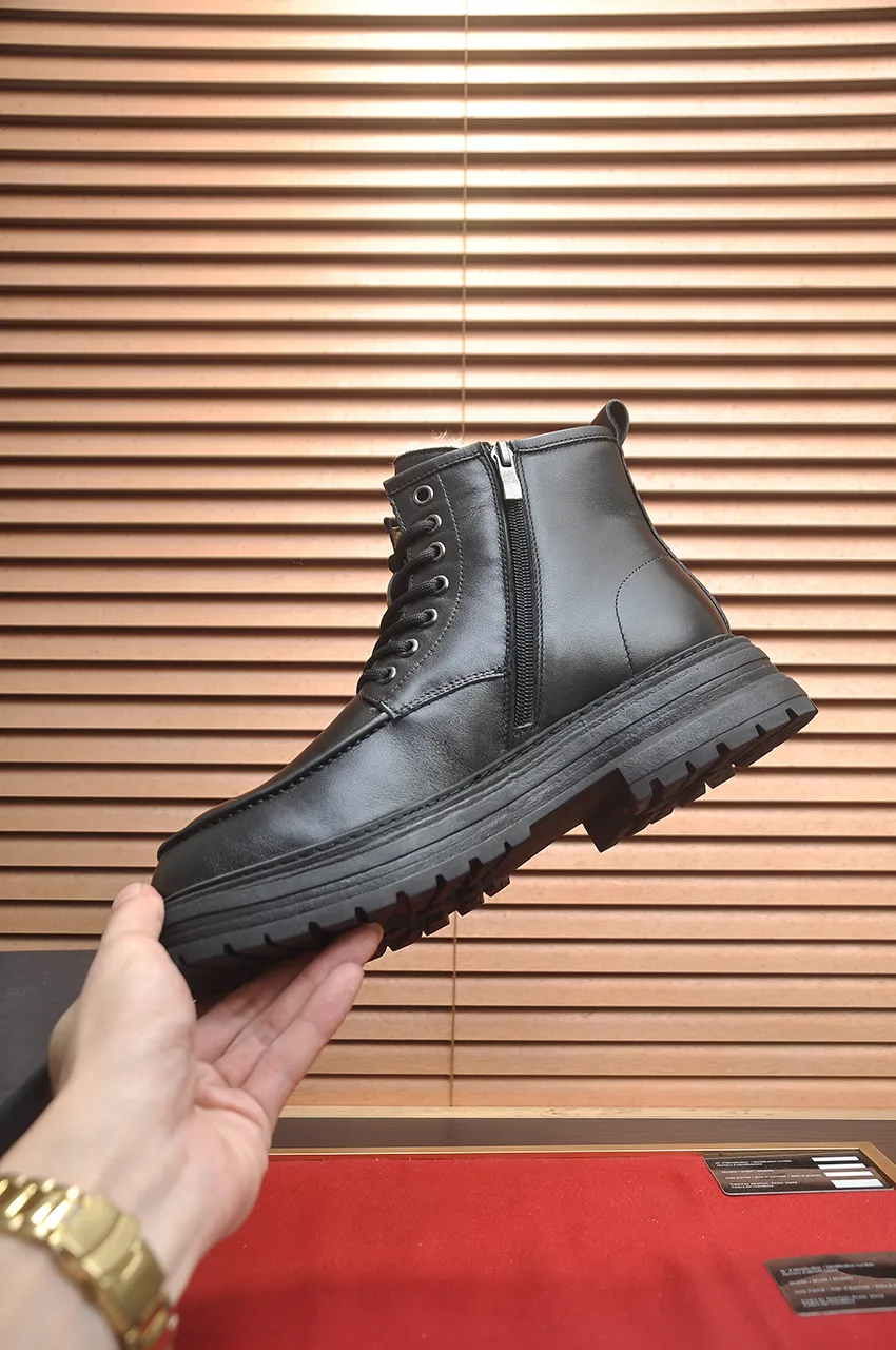 Men's shoes 💰680💶【UGG】(full genuine wool lining) Please pay attention to the quality of the original order and compare the thickness of the wool 🏮🏮Hot style Martin boots from Australia's warm luxury brand men's shoes, official website synchronization, Beckham men's style..., made of imported top-layer waxed cowhide, waxed toe box, Australian real wool velvet lining Carefully sewn...Imported rubber Martin boots outsole (comfortable, soft and wear-resistant). I really like the quality...Exquisite workmanship, you can't put it down once you see it. Code number 39-44